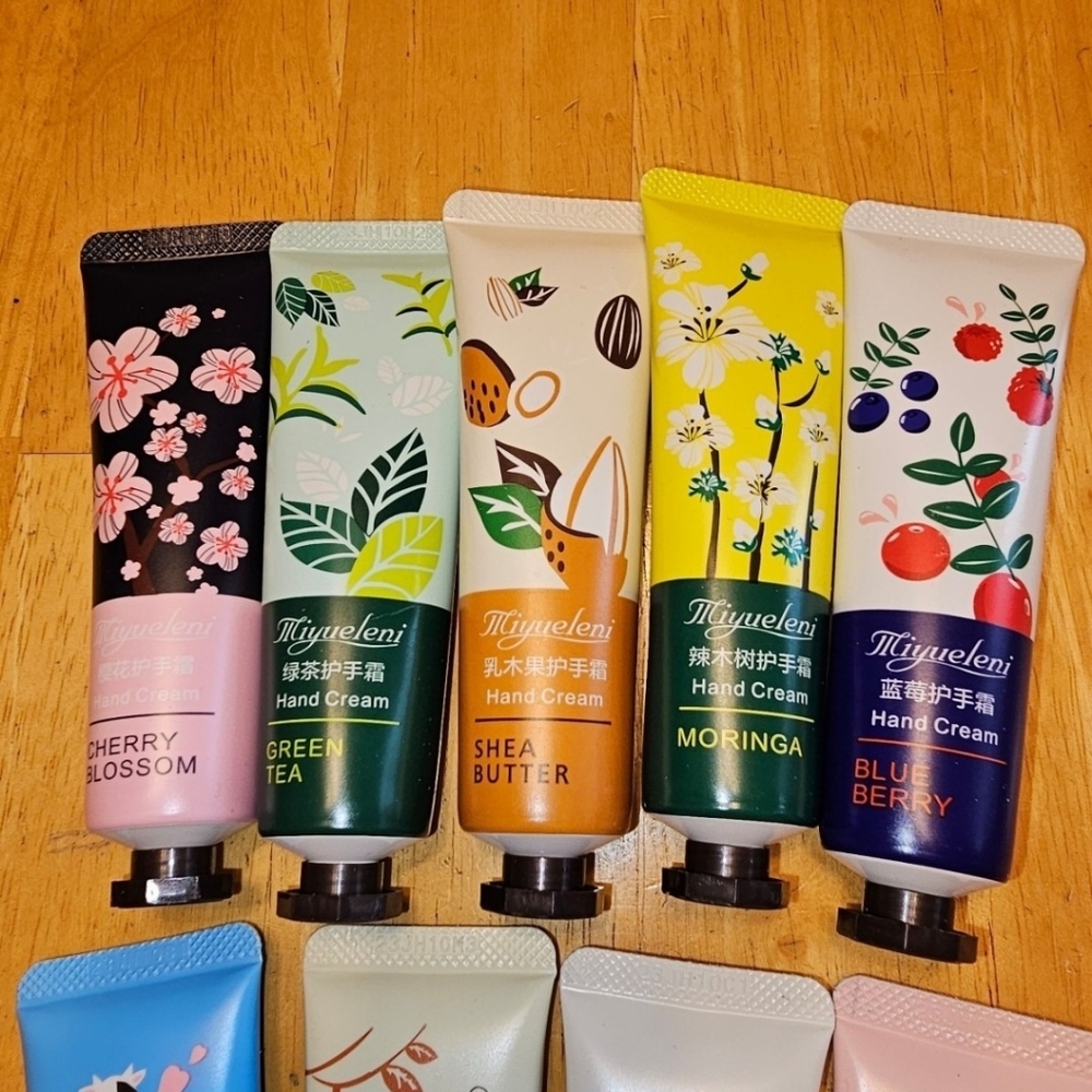 9 Travel Size Hand Creams ๐น๐ฏ๐๐ซ - Picture 3 of 4